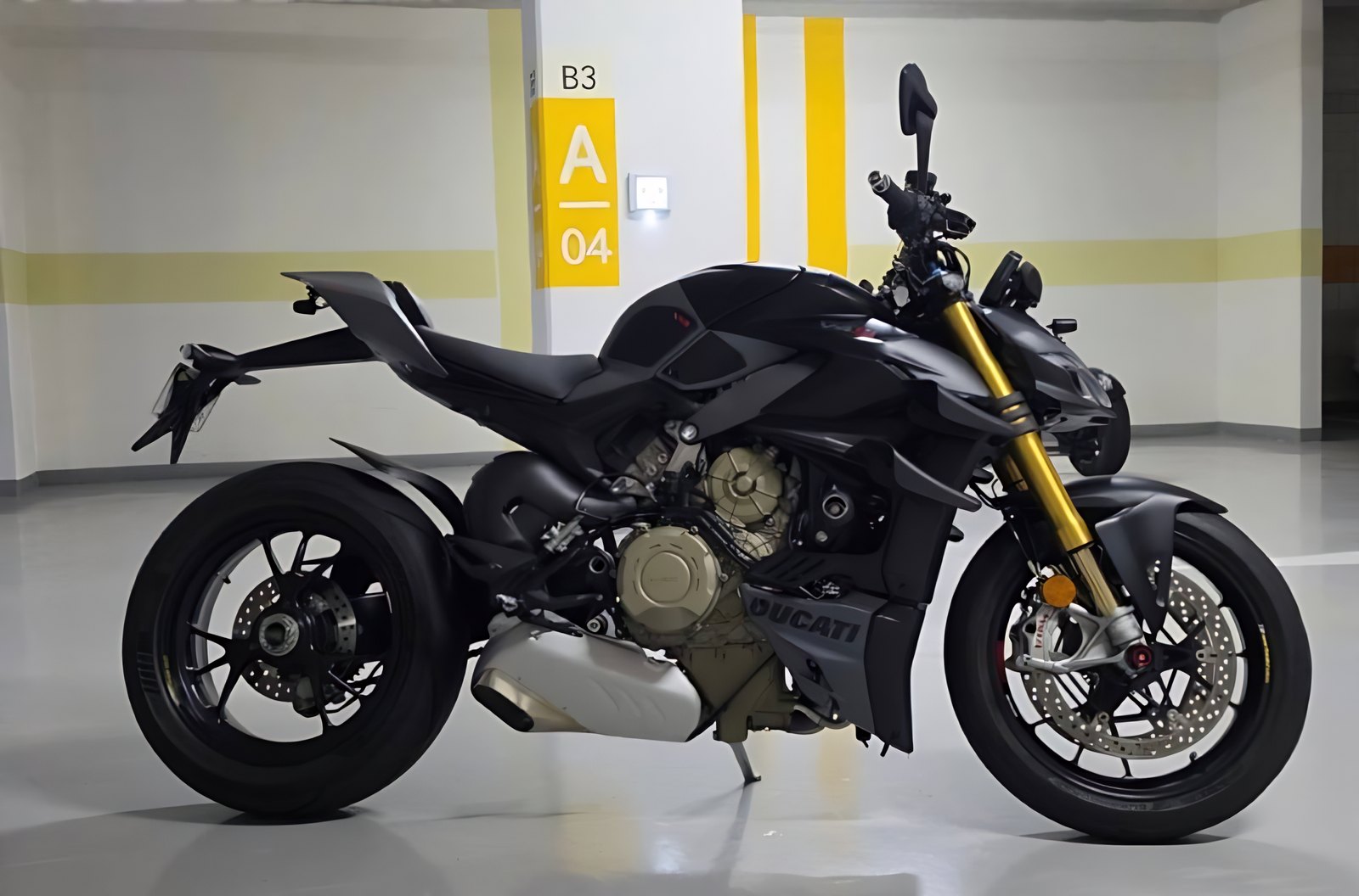 Ducati Streetfighter V4S из Южной Кореи — фото 1 из 4