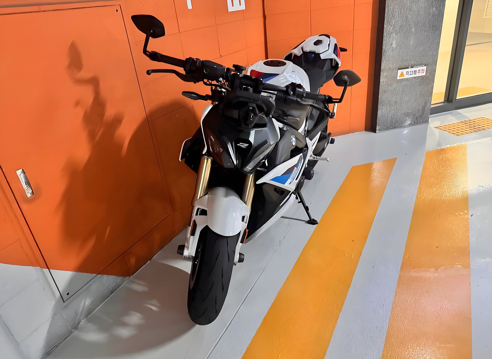 BMW S 1000 R M Package из Южной Кореи — фото 1 из 4