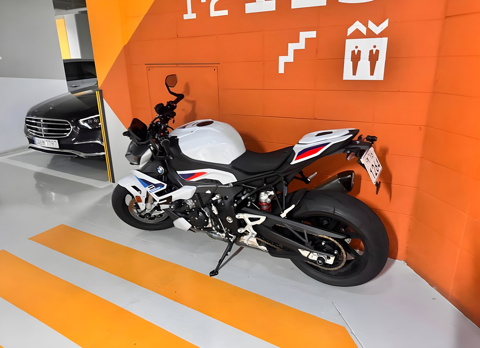 BMW S 1000 R M Package из Южной Кореи — фото 2 из 4
