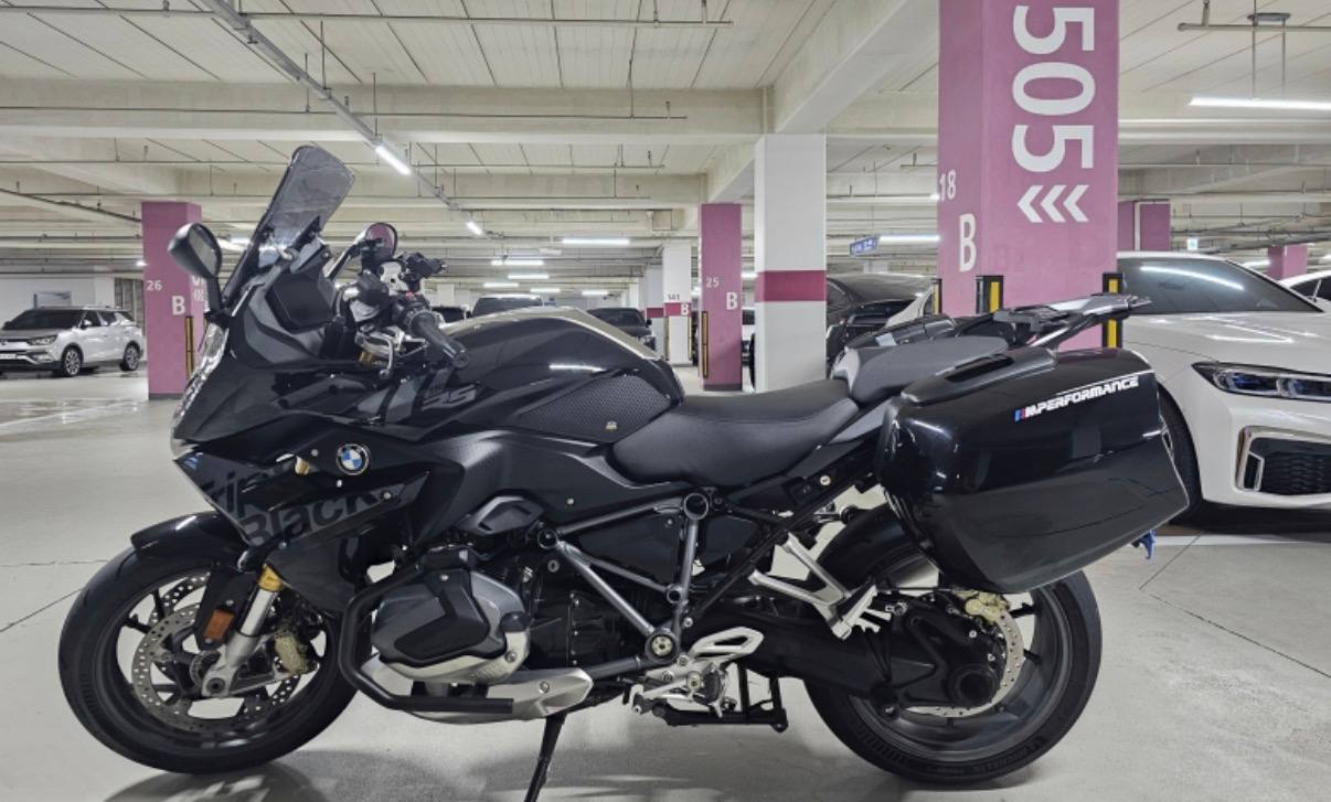 BMW R 1250 RS Triple Black из Южной Кореи — фото 3 из 4