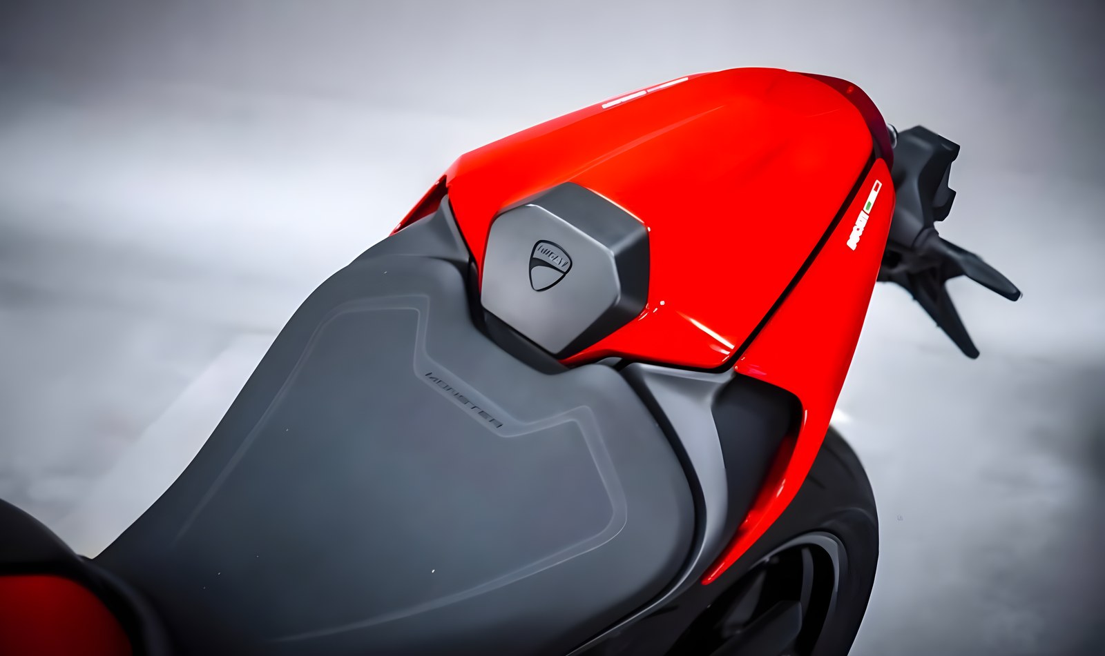 Ducati Monster 937 из Южной Кореи — фото 2 из 4