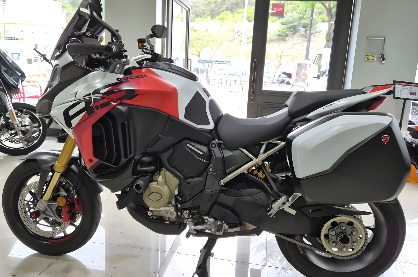 Ducati Multistrada V4RS из Южной Кореи — фото 1 из 4