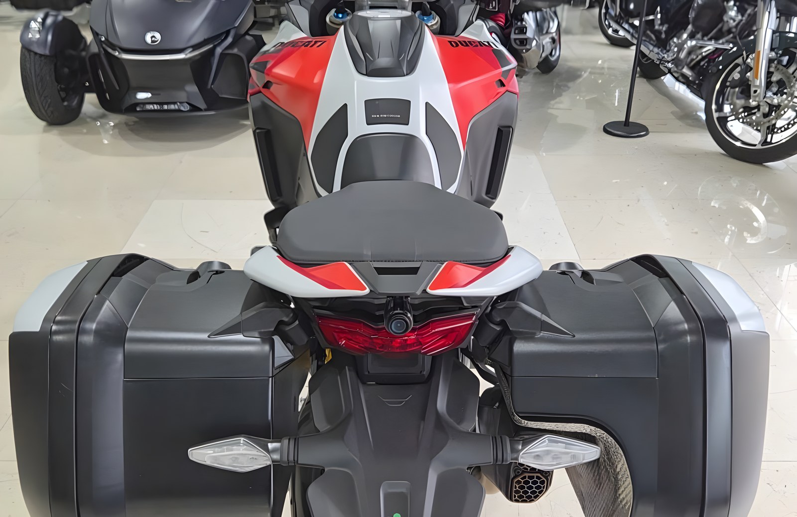 Ducati Multistrada V4RS из Южной Кореи — фото 2 из 4