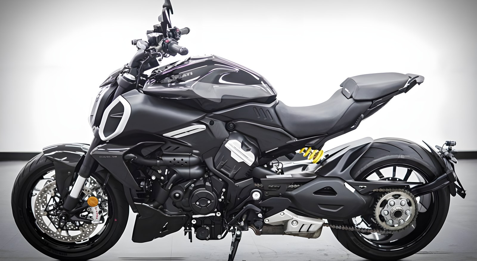 Ducati Diavel V4 из Южной Кореи — фото 1 из 4