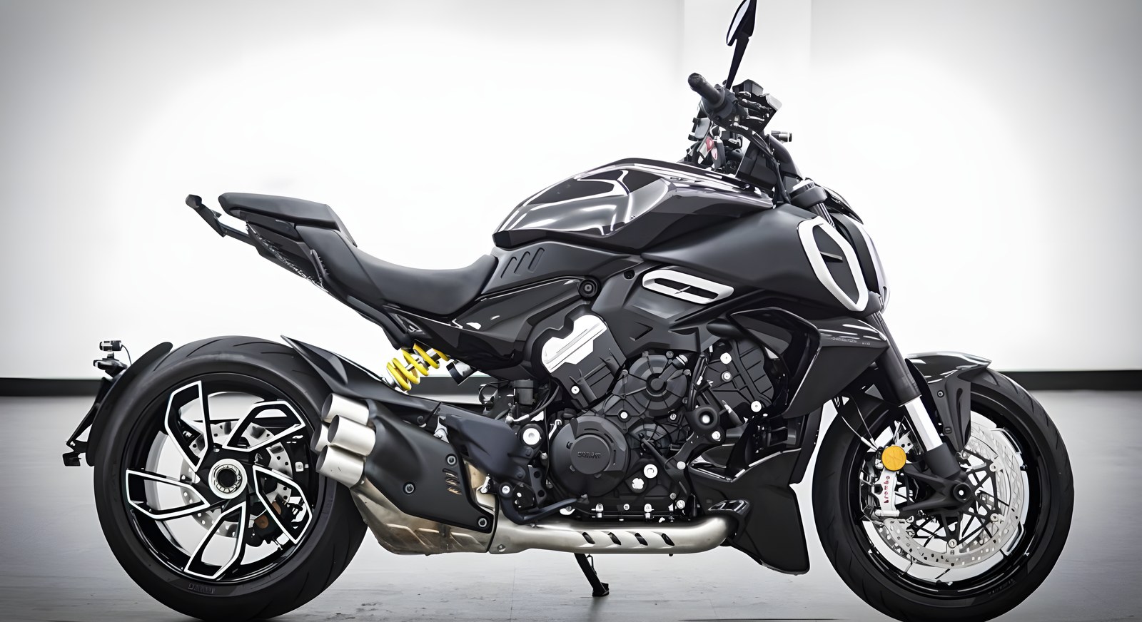 Ducati Diavel V4 из Южной Кореи — фото 2 из 4