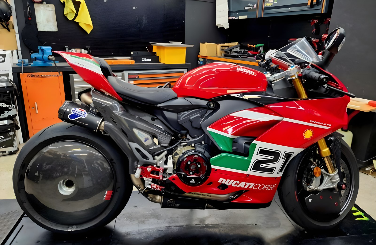 Ducati Panigale V2 Bayliss 1st Championship 20th Anniversary из Южной Кореи — фото 1 из 4
