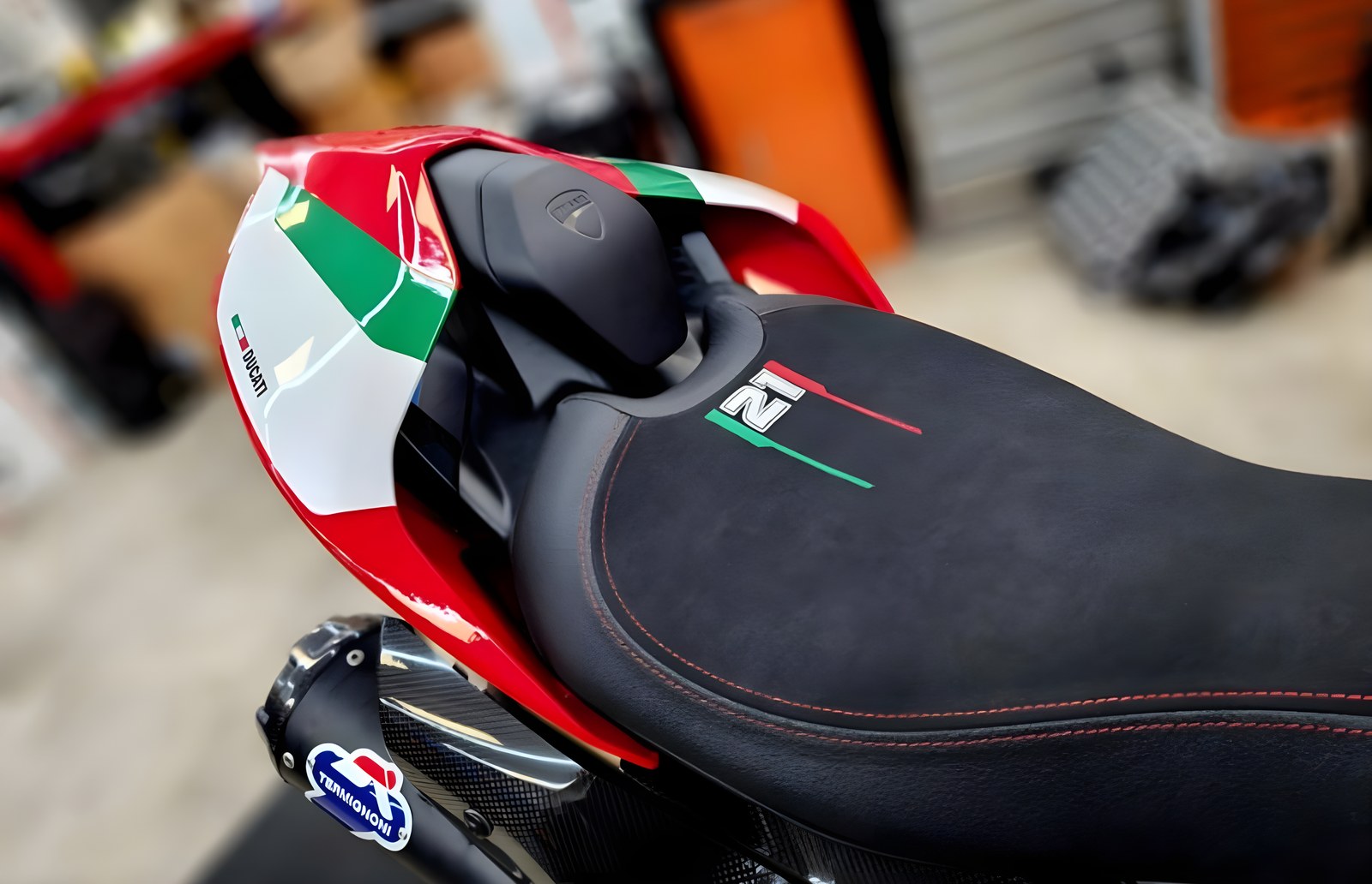 Ducati Panigale V2 Bayliss 1st Championship 20th Anniversary из Южной Кореи — фото 2 из 4