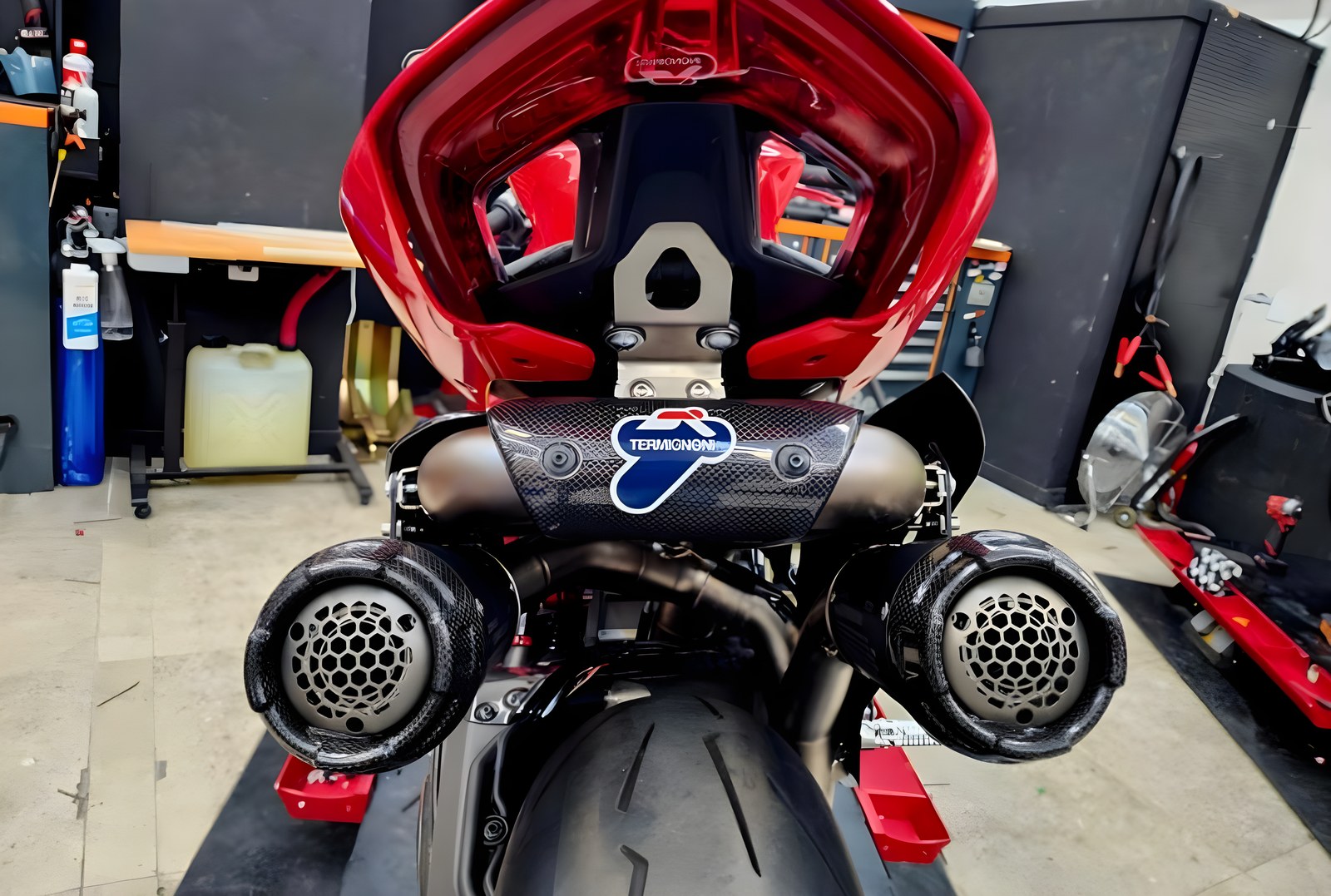 Ducati Panigale V2 Bayliss 1st Championship 20th Anniversary из Южной Кореи — фото 4 из 4