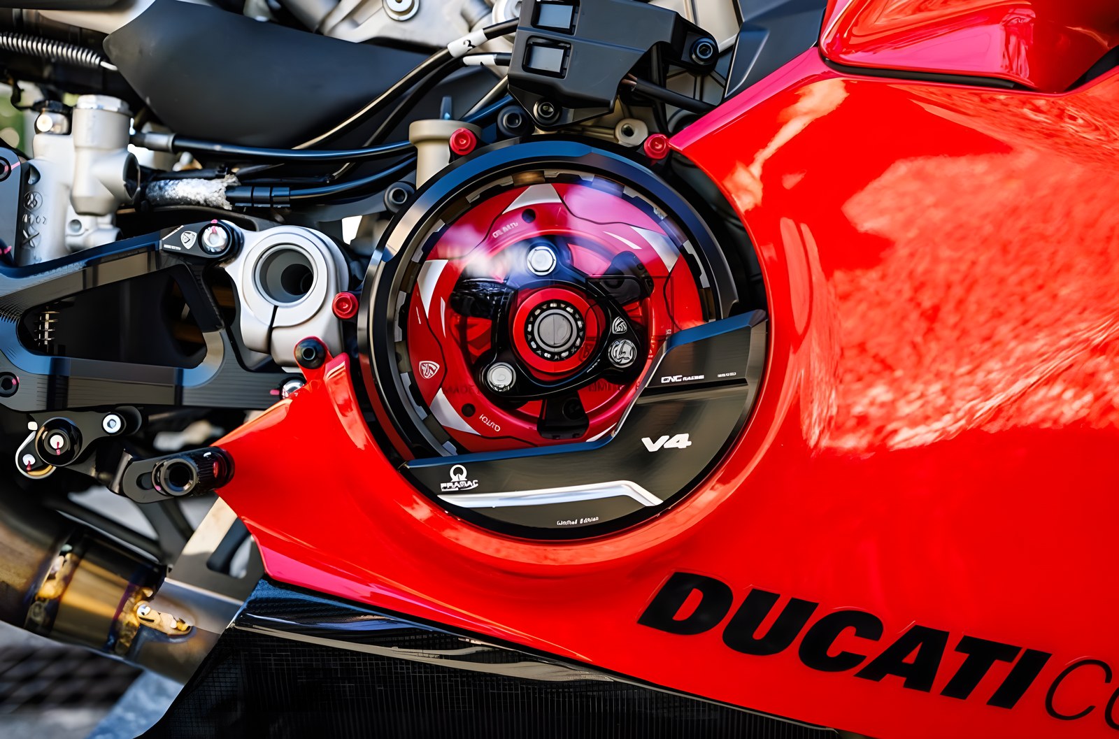 Ducati Panigale V4 S из Южной Кореи — фото 2 из 4