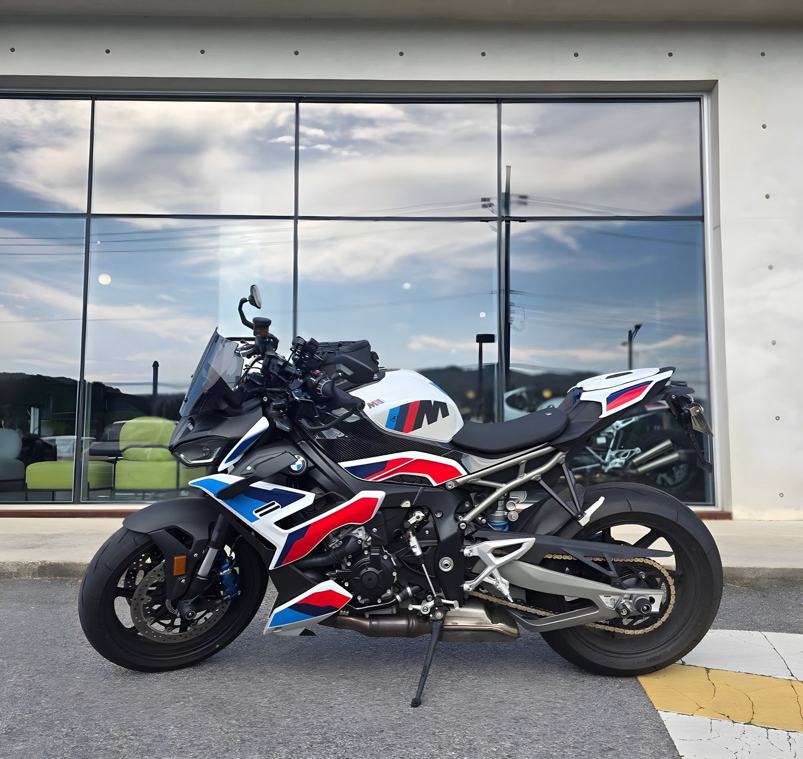 BMW M 1000 R из Южной Кореи — фото 1 из 4