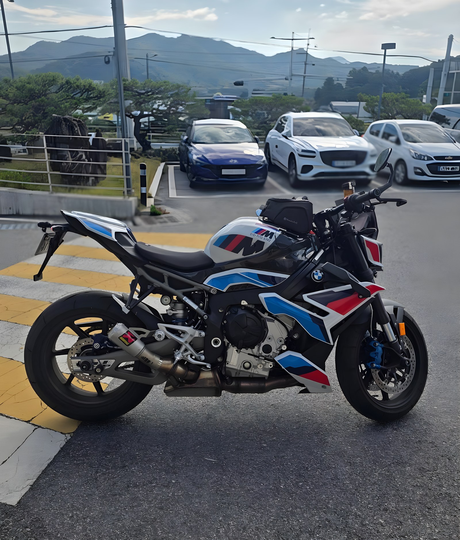 BMW M 1000 R из Южной Кореи — фото 4 из 4