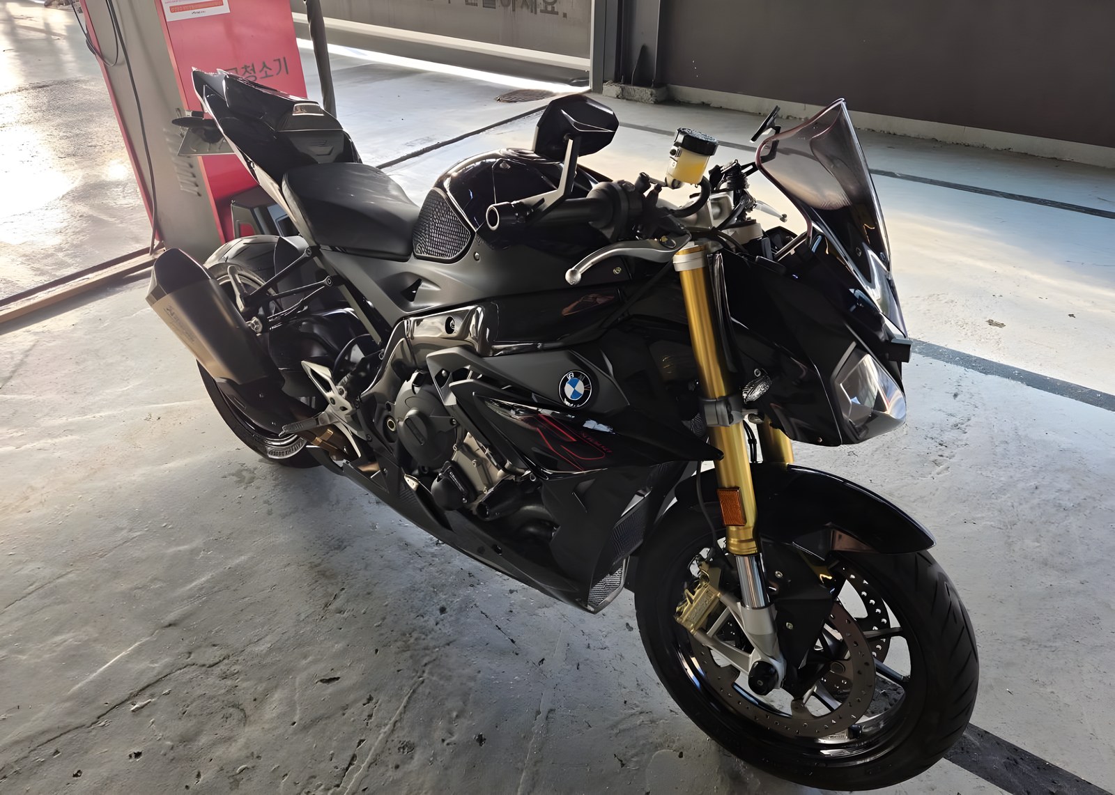 BMW S 1000 R из Южной Кореи — фото 2 из 4