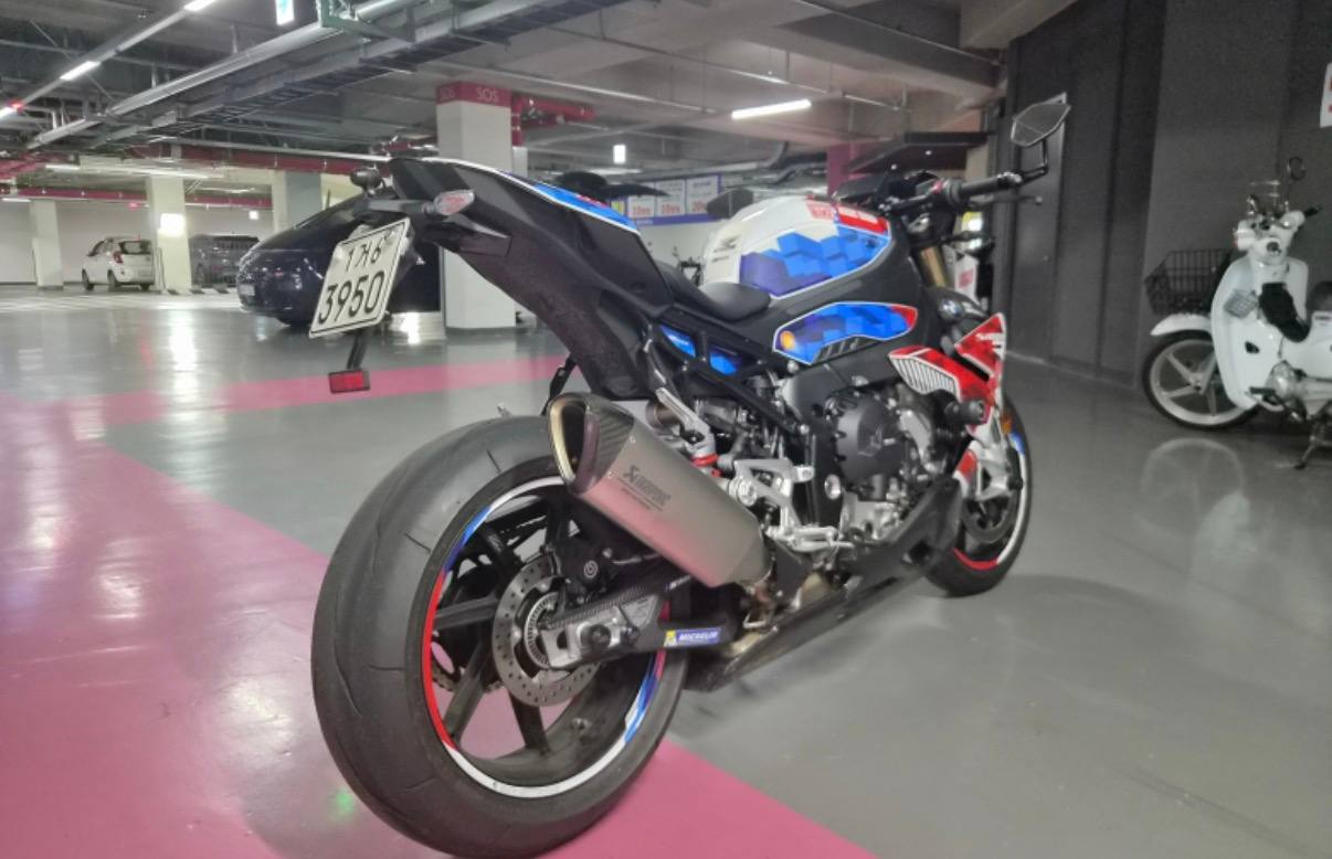 BMW S 1000 R M Package из Южной Кореи — фото 2 из 4