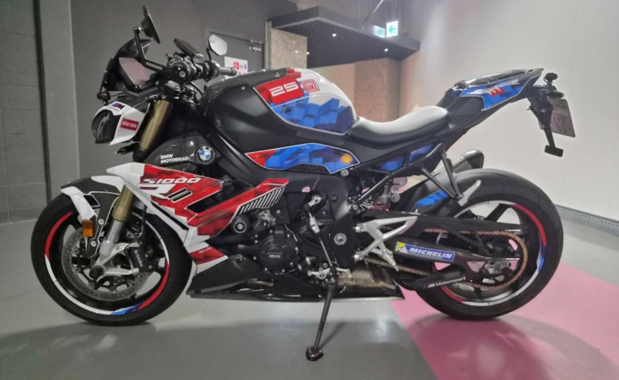 BMW S 1000 R M Package из Южной Кореи — фото 3 из 4