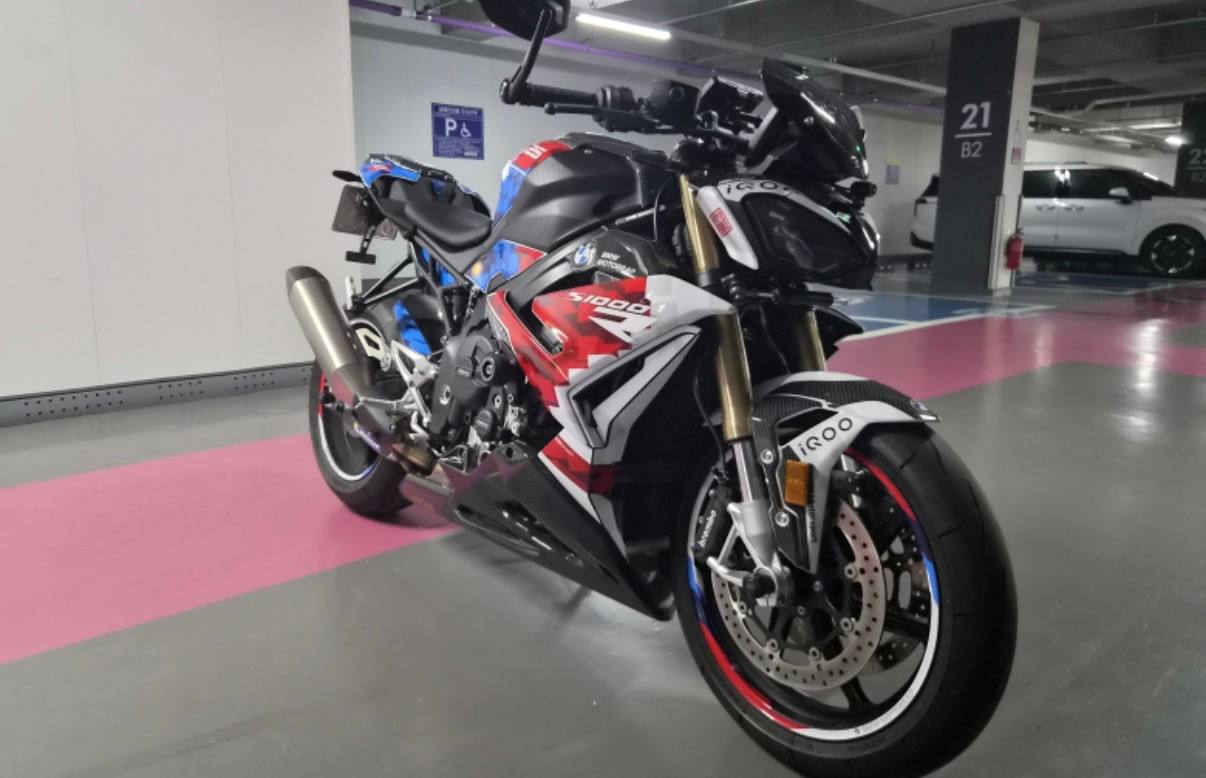 BMW S 1000 R M Package из Южной Кореи — фото 4 из 4