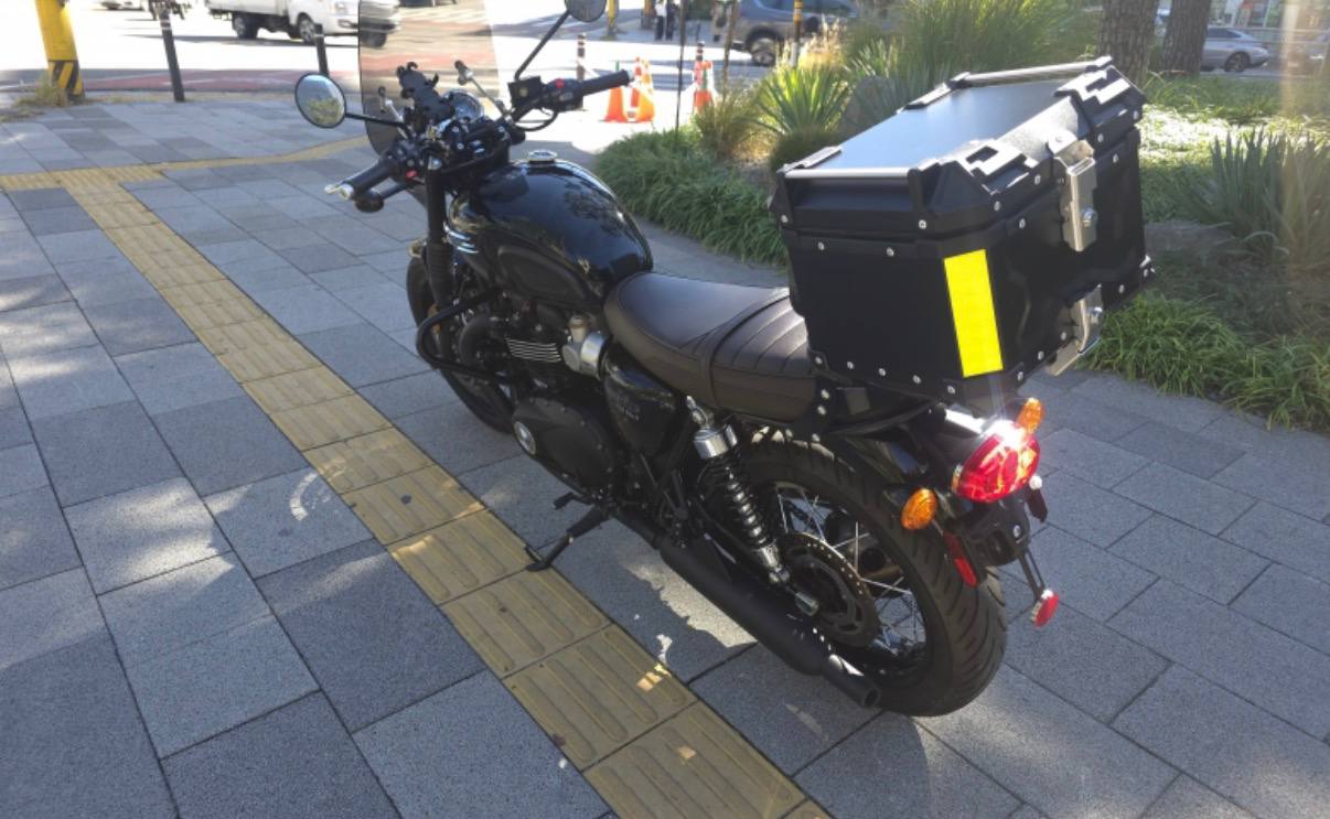 Triumph Bonneville T120 Black из Южной Кореи — фото 3 из 4